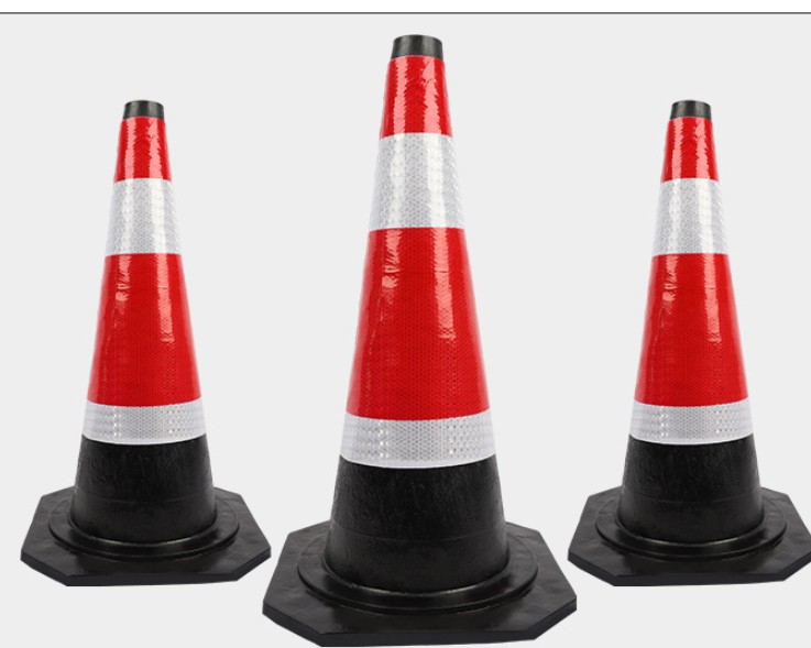 GEETAI ROAD CONE 34CM BASE 68CM HIGH MATERIAL: RUBBER